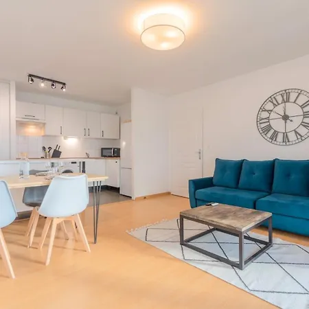 Spacious With Parking And Balcony! Апартаменты Лилль