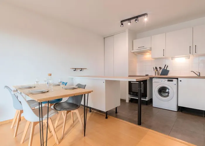 Апартаменты Spacious With Parking And Balcony! Лилль