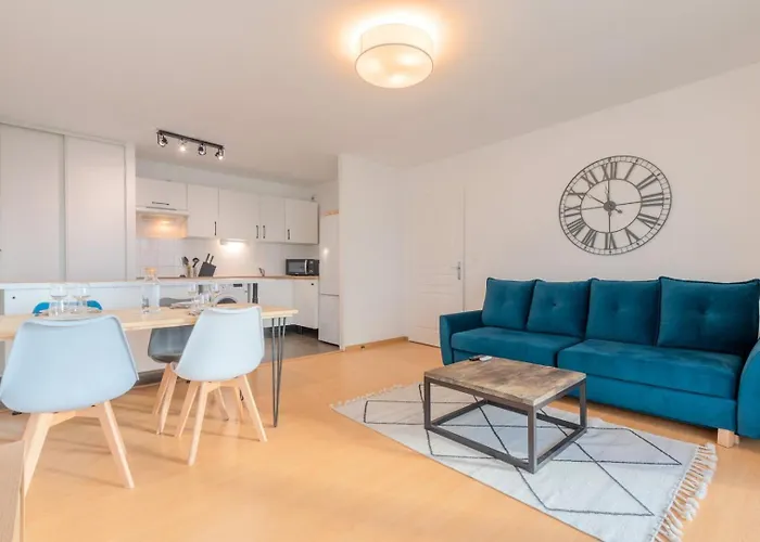 Spacious With Parking And Balcony! Апартаменты Лилль